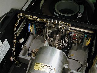 Привод позиционирования магнитных головок (линейный двигатель) накопителя на сменных магнитных дисках RP-04