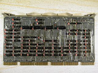 Одна из плат центрального процессора мини-ЭВМ PDP-11/70.