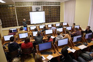 Главная  > Мехмат МГУ > Занятие по программированию в компьютерном классе. Доцент Леонов А.Г. >