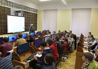 Главная  > Мехмат МГУ > Занятие по программированию в компьютерном классе. Доцент Леонов А.Г. >